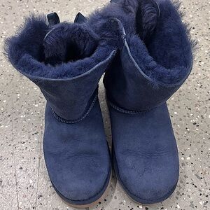 UGG Women's
Bailey Bow II Boots
Blue Size 2